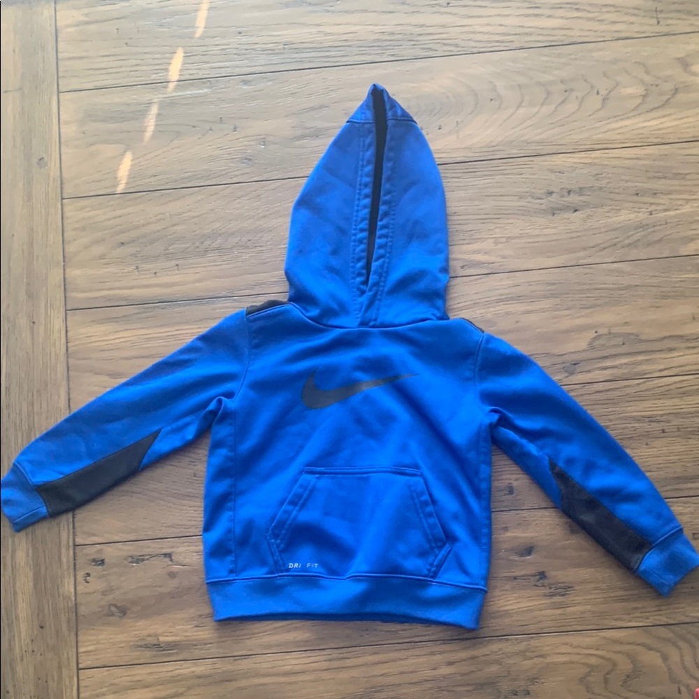 Boys Nike hooded sweatshirt 3T in Black/Blue.